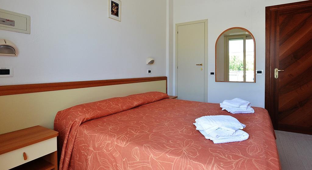 Hotel Bamar Пинарелла Экстерьер фото