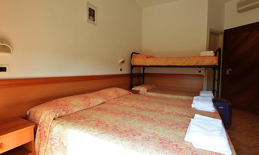 Hotel Bamar Пинарелла Экстерьер фото