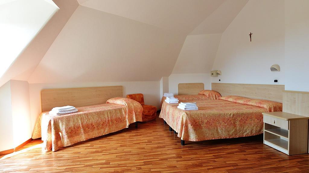 Hotel Bamar Пинарелла Экстерьер фото