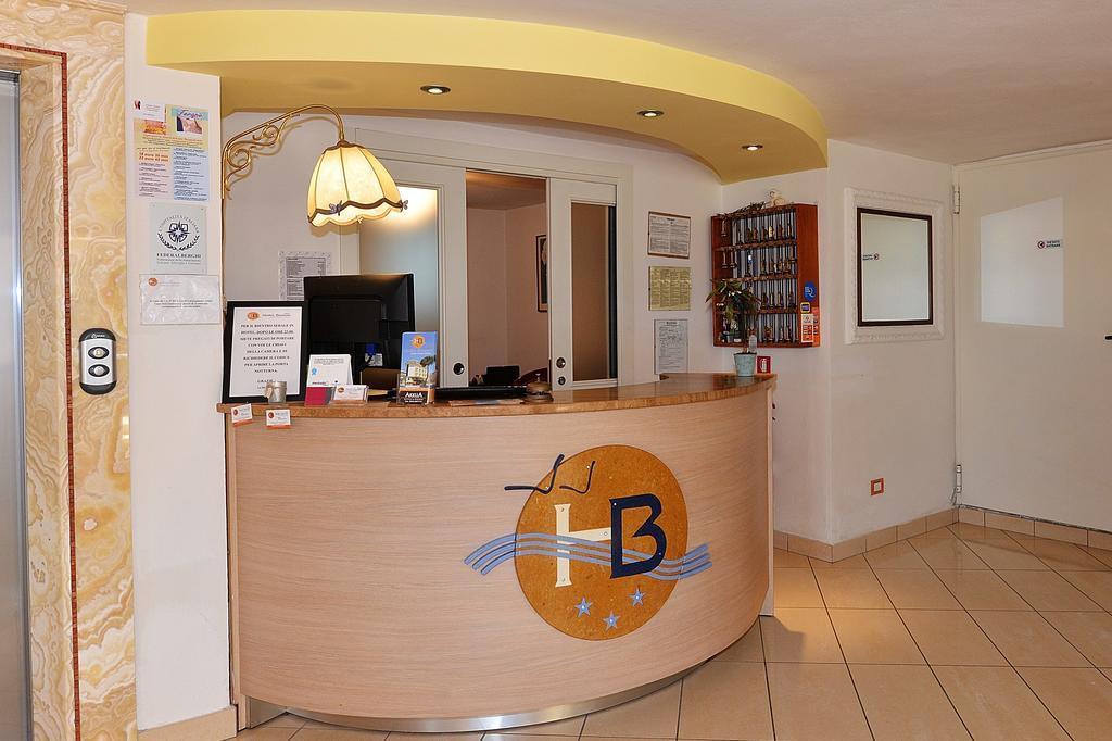 Hotel Bamar Пинарелла Экстерьер фото